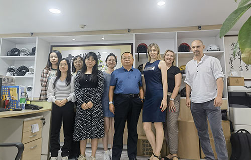 GY Hockey Company သို့လာရောက်လည်ပတ်ရန် ရုရှားဖောက်သည်များအား နွေးထွေးစွာကြိုဆိုပါသည်။